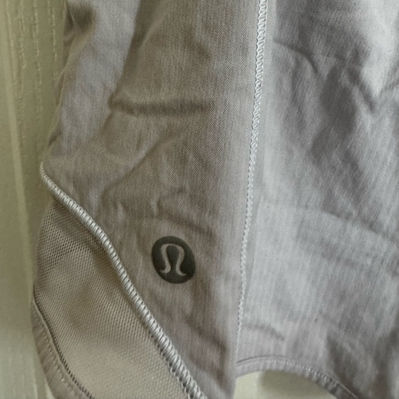 Lululemon gray hotty hot shorts - Picture 4 of 4